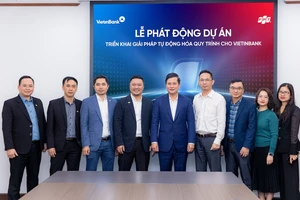 Đại diện VietinBank và FPT tại lễ ký kết hợp tác