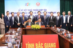 Lãnh đạo tỉnh Bắc Giang và Tập đoàn FPT ký kết ghi nhớ