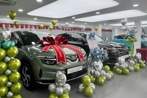 VinFast VF8 với công nghệ hiện đại, khoang nội thất rộng rãi phù hợp cho hộ gia đình.