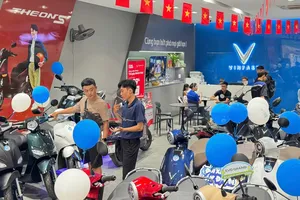 Khách hàng lựa chọn xe máy điện VinFast