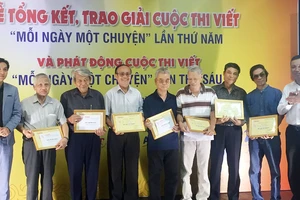 Trao giải cuộc thi viết "Mỗi ngày một chuyện" trên báo Hà Nội Mới