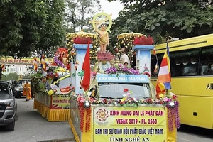 Rước hơn 400 xe hoa chào mừng Đại lễ Vesak 2019