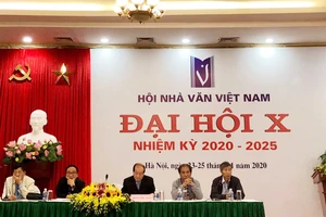 Đại hội Hội Nhà văn Việt Nam lần X, nhà thơ Hữu Thỉnh 2 lần xin rút