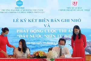 Lễ ký kết biên bản ghi nhớ hợp tác và phát động cuộc thi ảnh "Đất nước nhìn từ biển"