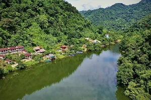 Hồ Ba Bể đón đoàn du khách nước ngoài đầu tiên ngày đầu năm mới