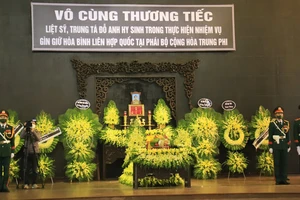 Tang lễ Liệt sĩ, Trung tá Đỗ Anh được tổ chức trang nghiêm, xúc động tại Nhà tang lễ Quốc gia 