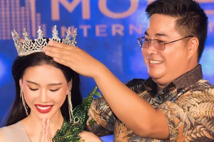 Bùi Quỳnh Hoa đăng quang Super Model International 2022