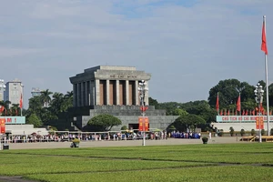 20.000 phần quà gửi tặng nhân dân khi vào Lăng viếng Bác