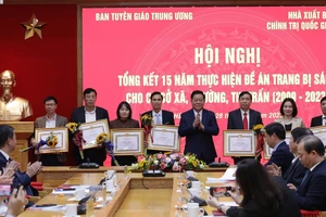 Ban Tuyên giáo Trung ương đã trao tặng 2 Bằng khen cho tập thể có thành tích xuất sắc trong công tác chỉ đạo, triển khai Đề án và 9 tập thể có thành tích xuất sắc trong công tác tổ chức, thực hiện Đề án.