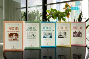 Bộ sách mới về Bác Hồ kính yêu