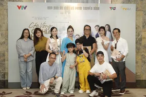 Đoàn làm phim "Cầu vồng ở phía chân trời"