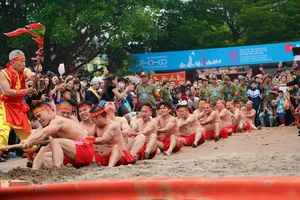 9 đội kéo co tiêu biểu giao lưu tại đền Trấn Vũ 