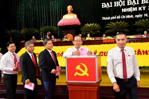 與會代表投票。