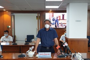 衛生部副部長阮長山在會上發言。