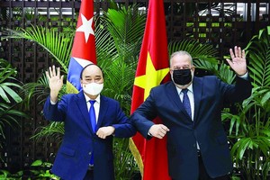 國家主席阮春福與古巴總理曼努埃爾·馬雷羅·克魯斯。