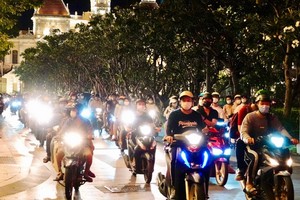 阮惠步行街晚上熙熙攘攘。(圖源：武鳳)