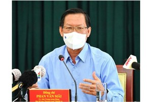 市人委會主席潘文邁。