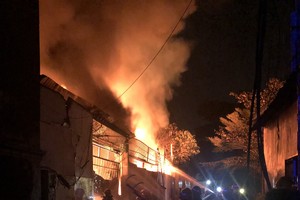 平新郡某油漆廠失火 