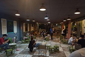 早日恢復餐飲場所堂食服務