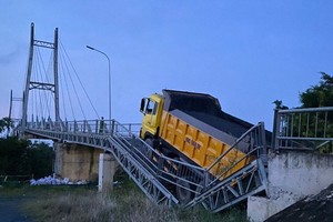 超載10倍卡車致索拉橋坍塌