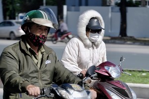 河內今日天氣寒冷。