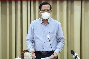 市人委會主席潘文邁。