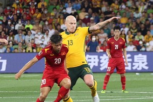  兩隊球員爭球（圖源：互聯網）