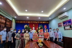 市越南祖國陣線委員會向溫陵會館拜年。