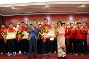 國家5人制足球隊榮獲獎狀