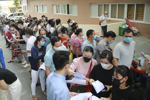 民眾前往醫療單位須戴口罩。