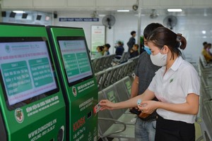 民眾使用芯片公民身份證在醫院掛號。