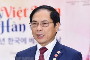 外交部部長裴青山。