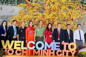 胡志明市迎接2023年首批遊客。