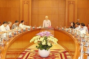  继续积极有效打击腐败