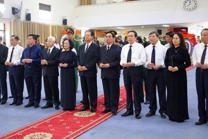 党政领导和原领导出席黎福寿同志丧礼。