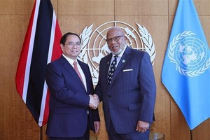 政府总理范明政会见第78届联大主席丹尼斯·弗朗西斯