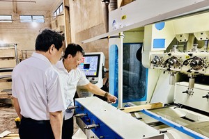 平阳省一家木制品企业获省工商部门辅助革新生产技术。