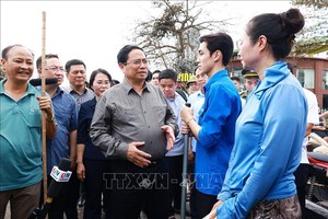 范明政总理视察各地克服3号台风后果。