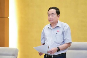 国会主席陈清敏致闭幕词。