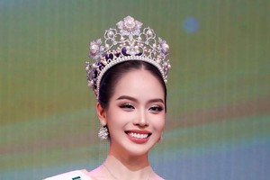 黄氏清水自信地以英语回答。