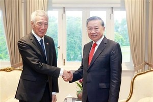 党中央总书记苏林会见新加坡前总理、国务资政李显龙。图自越通社