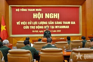 黄战胜上将主持会议。