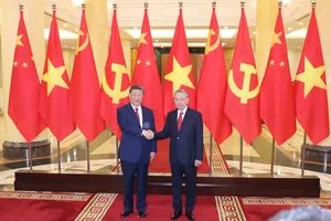 中共中央总书记、国家主席习近平与越南共产党中央总书记苏林。