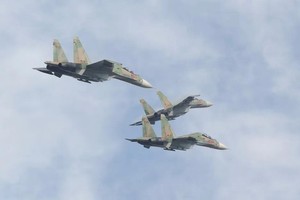 眼镜蛇 Su-30MK2 为 A80 任务进行训练
