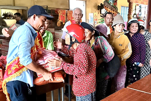 隆庆护国观音庙关爱500贫民