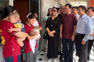 中国驻胡志明市总领事馆与中资商协会关爱孤儿