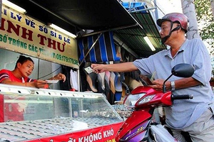 建议发行面值2万元的彩票 特等奖金额为45亿元