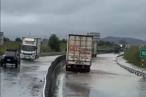 永好-藩切高速公路受淹。