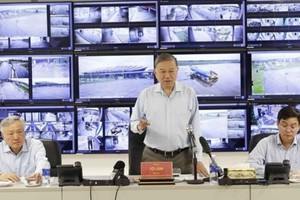 苏林总书记在与顺化市举行工作会谈上时发表讲话。