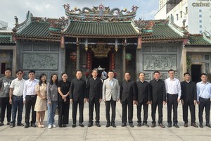 中国驻胡志明市总领事唐立走访义安会馆